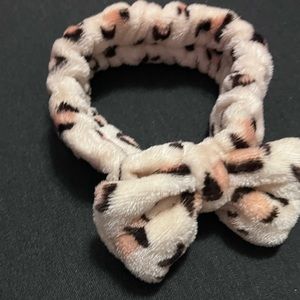 A head piece (I actually forgot the name )